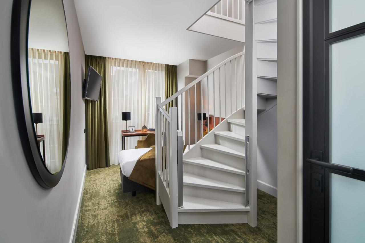 Deluxe Family Room,1196652409:JPEG